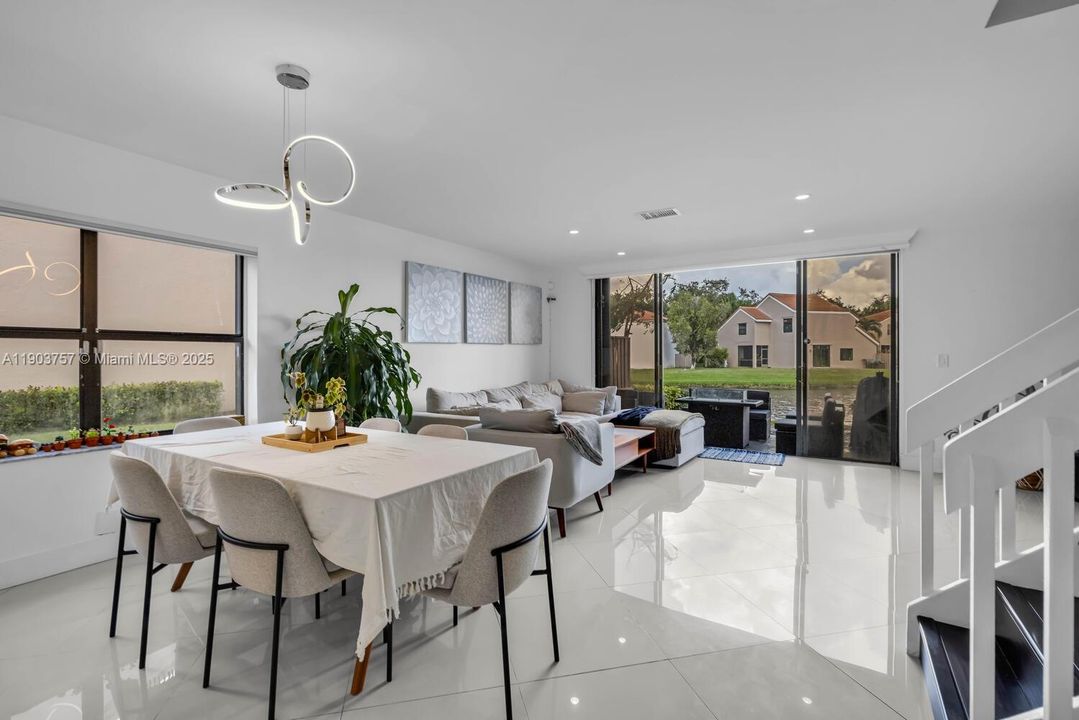 Active With Contract: $3,200 (3 beds, 2 baths, 1380 Square Feet)