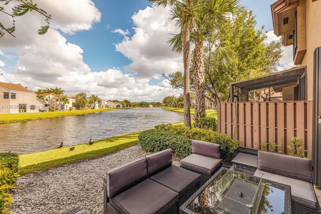 Active With Contract: $3,200 (3 beds, 2 baths, 1380 Square Feet)