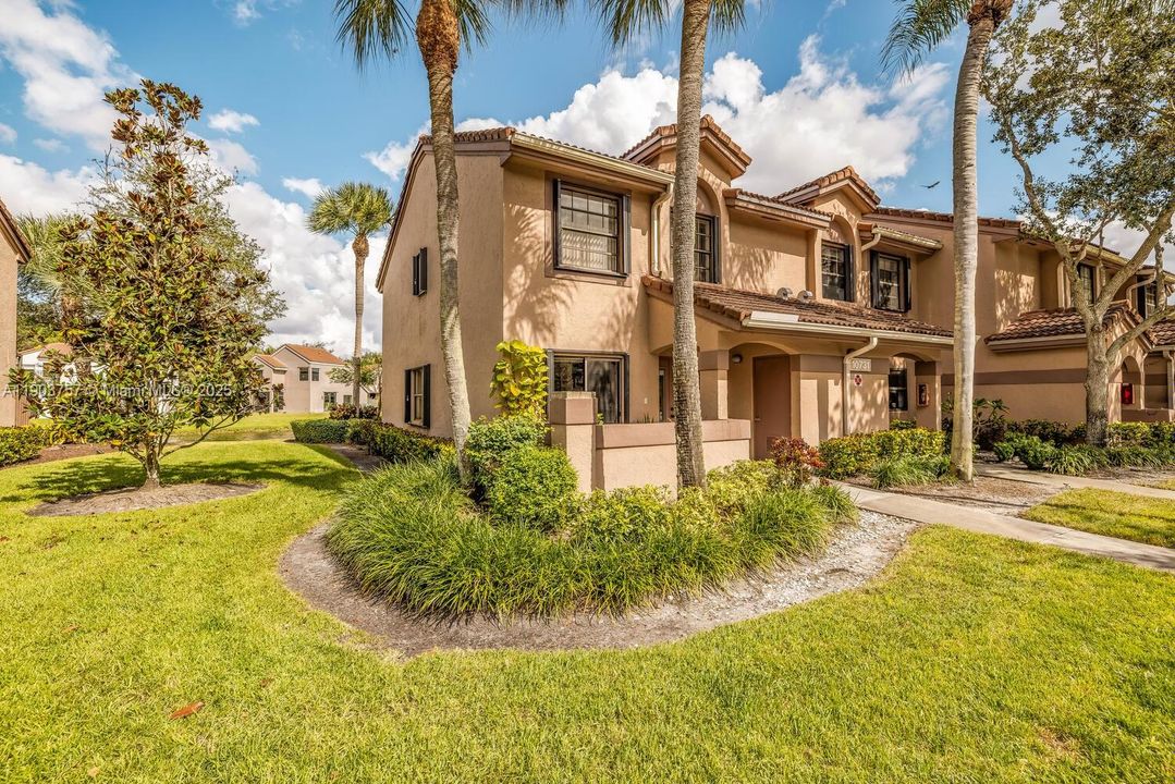 Active With Contract: $3,200 (3 beds, 2 baths, 1380 Square Feet)