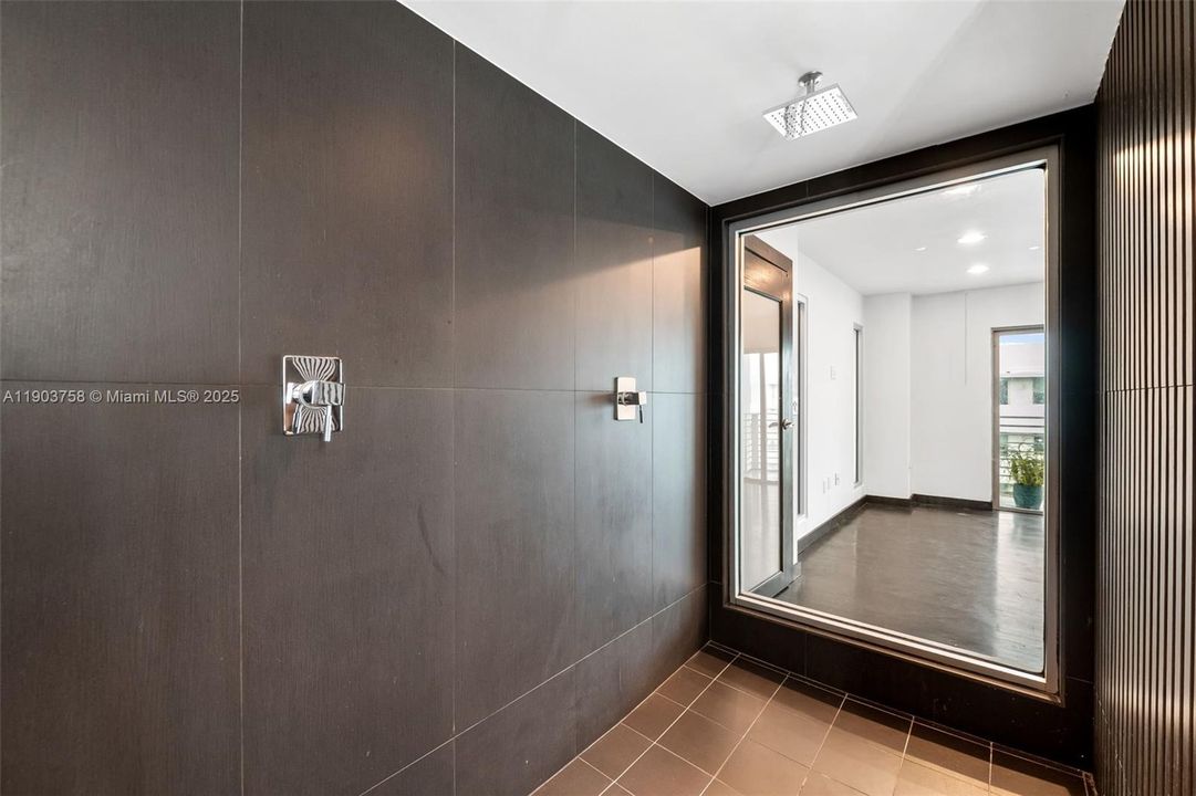 Recently Rented: $4,500 (3 beds, 2 baths, 1305 Square Feet)