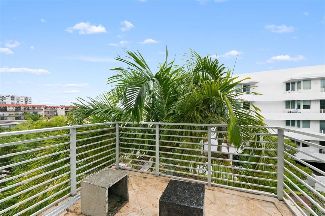 Recently Rented: $4,500 (3 beds, 2 baths, 1305 Square Feet)