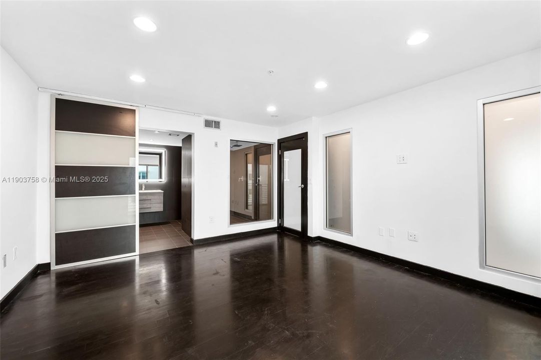 Recently Rented: $4,500 (3 beds, 2 baths, 1305 Square Feet)