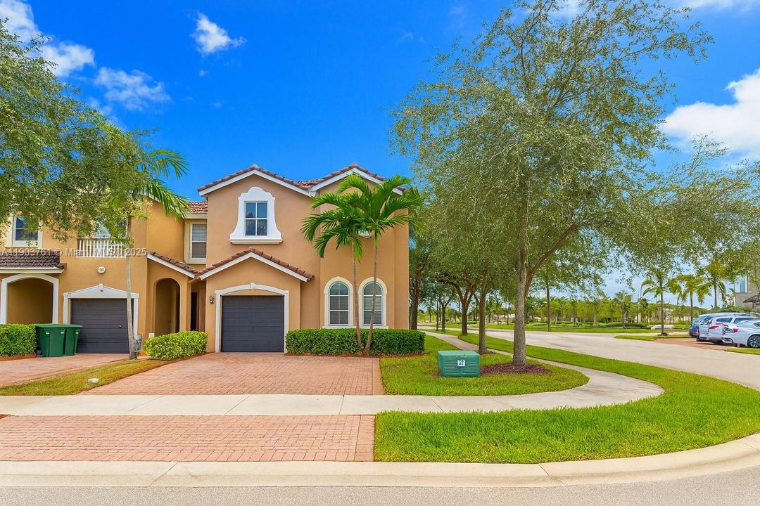 Active With Contract: $2,750 (4 beds, 3 baths, 1965 Square Feet)