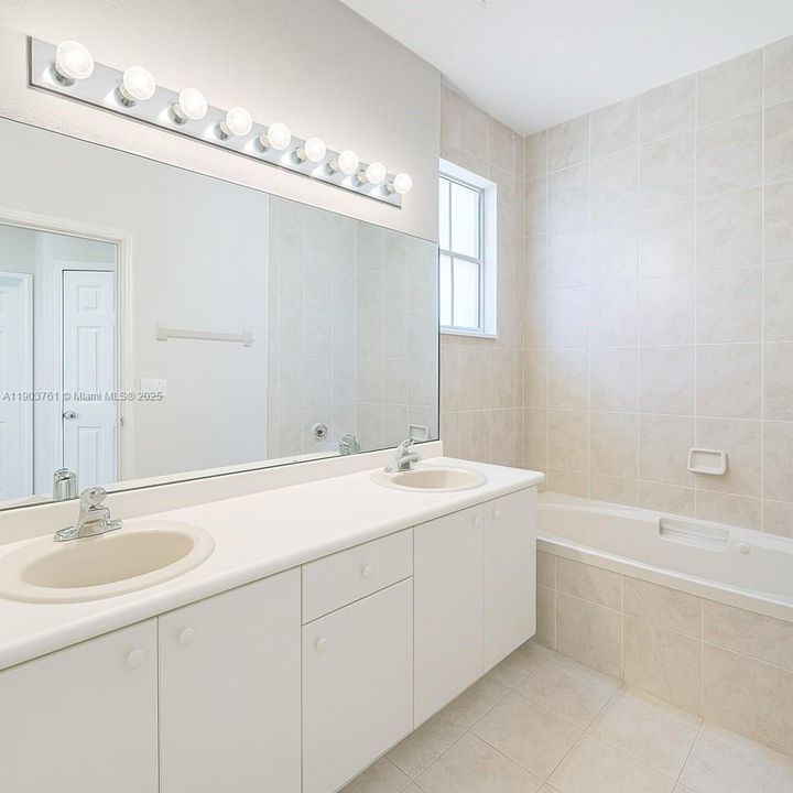 Active With Contract: $2,750 (4 beds, 3 baths, 1965 Square Feet)