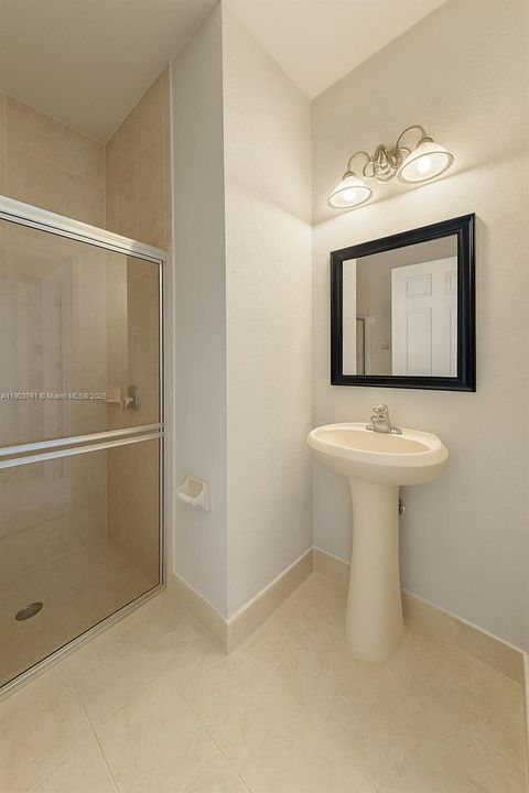 Active With Contract: $2,750 (4 beds, 3 baths, 1965 Square Feet)