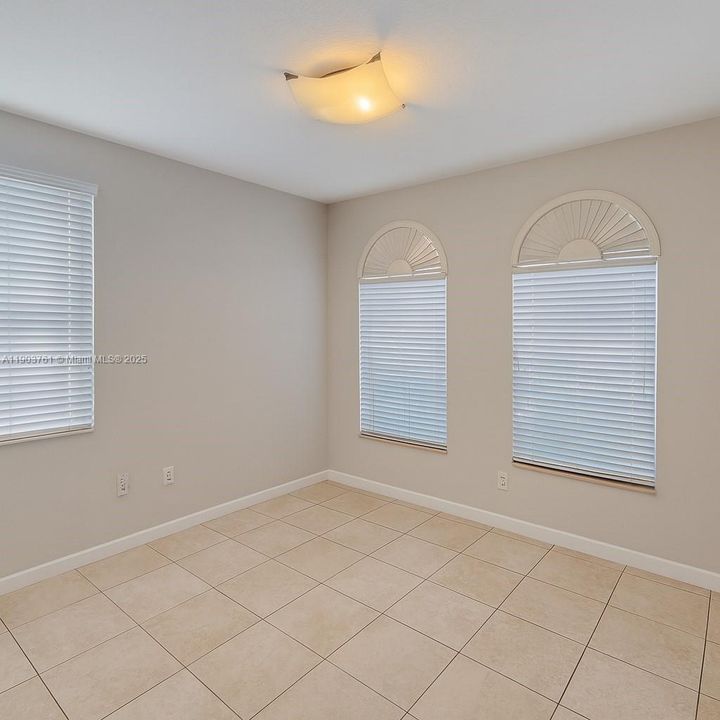 Active With Contract: $2,750 (4 beds, 3 baths, 1965 Square Feet)