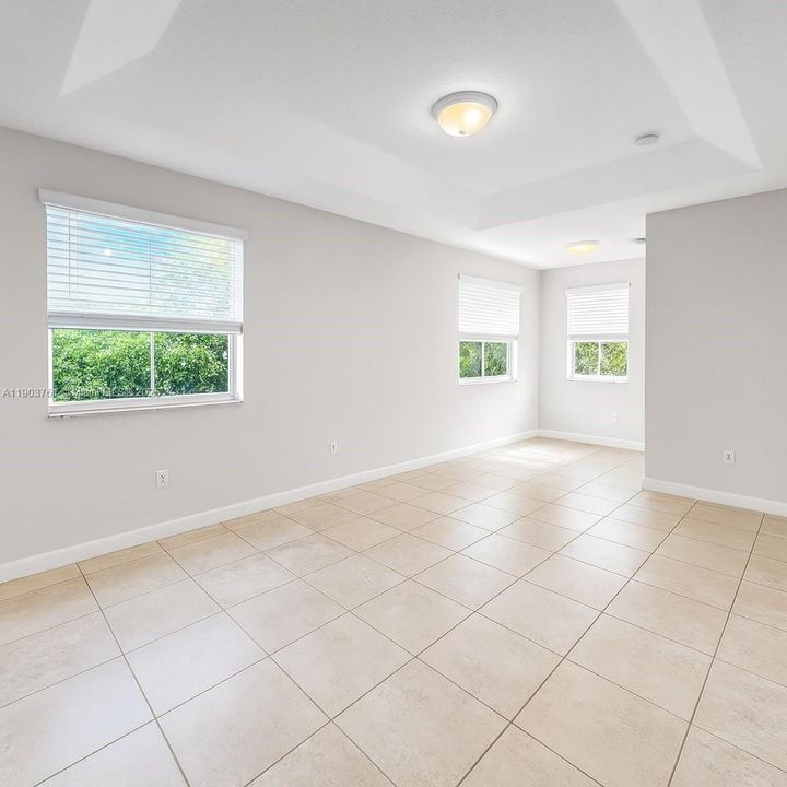 Active With Contract: $2,750 (4 beds, 3 baths, 1965 Square Feet)