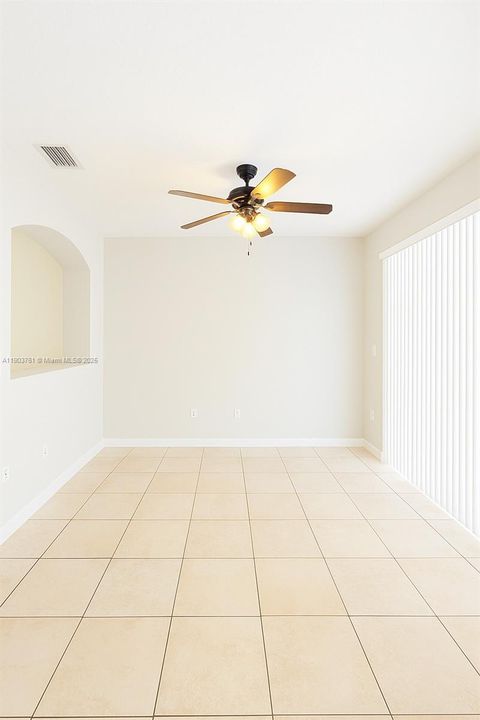 Active With Contract: $2,750 (4 beds, 3 baths, 1965 Square Feet)