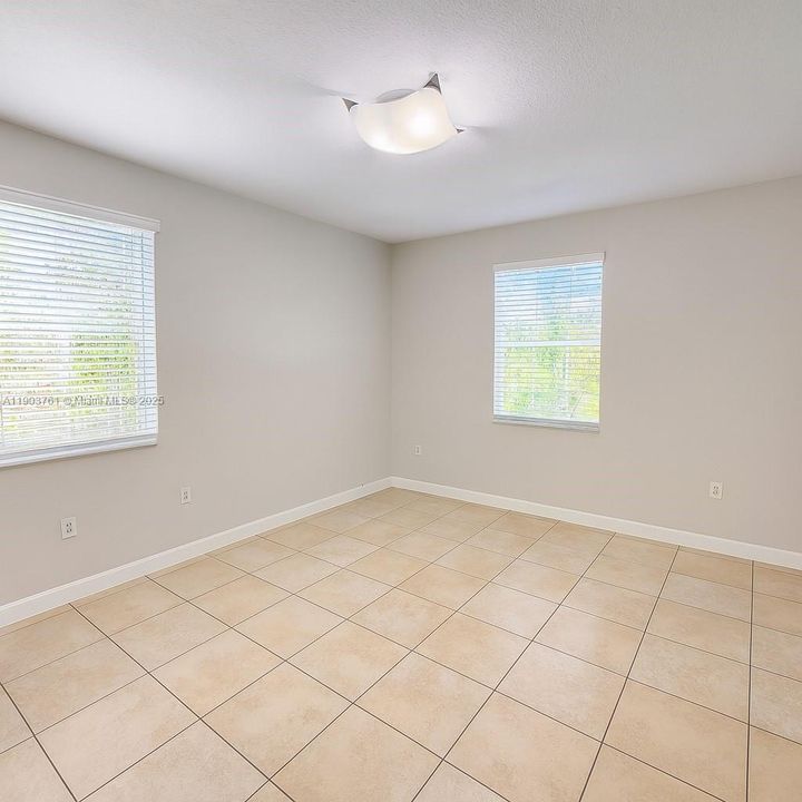 Active With Contract: $2,750 (4 beds, 3 baths, 1965 Square Feet)