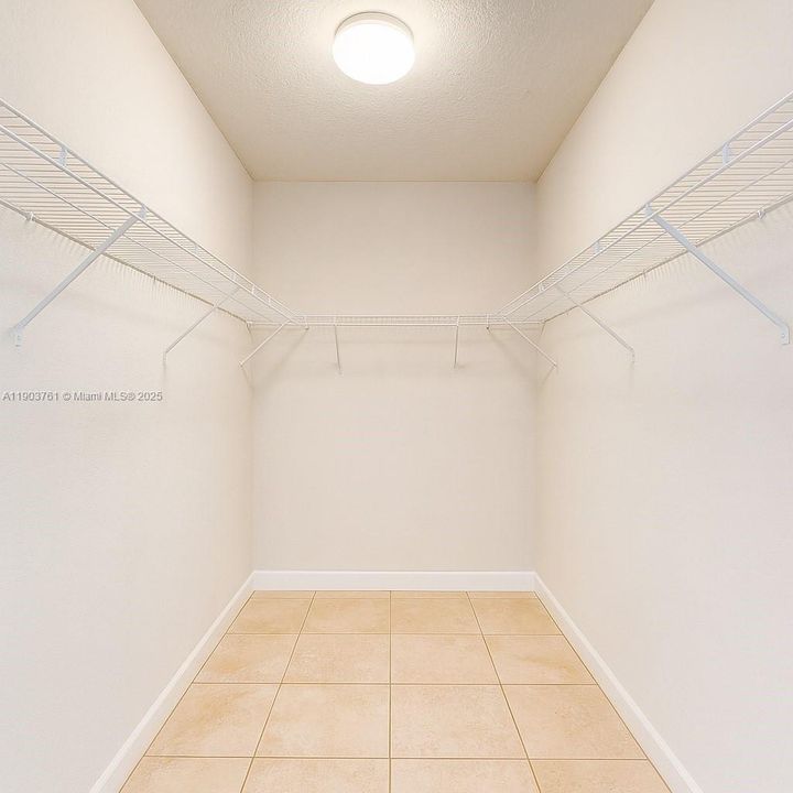 Active With Contract: $2,750 (4 beds, 3 baths, 1965 Square Feet)