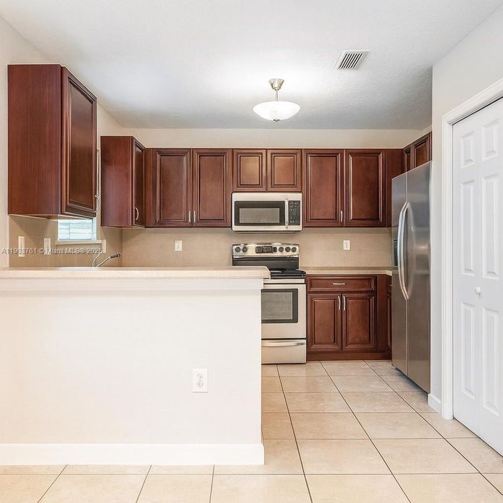 Active With Contract: $2,750 (4 beds, 3 baths, 1965 Square Feet)