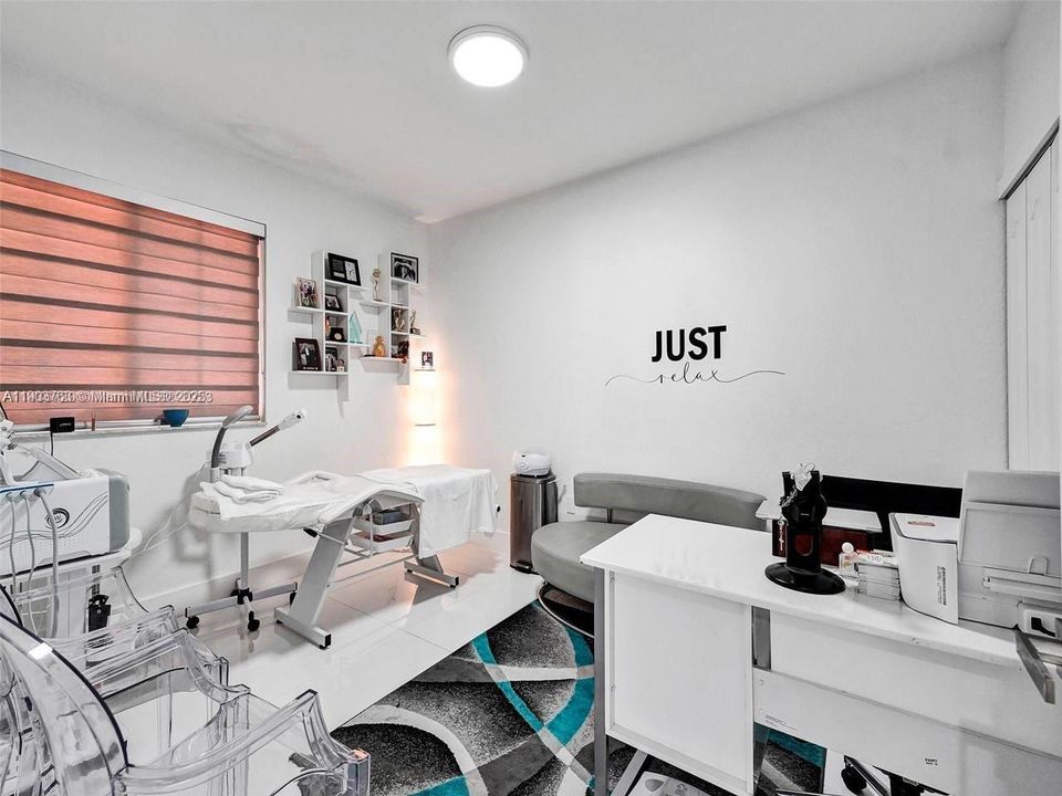 For Rent: $3,500 (3 beds, 3 baths, 1510 Square Feet)