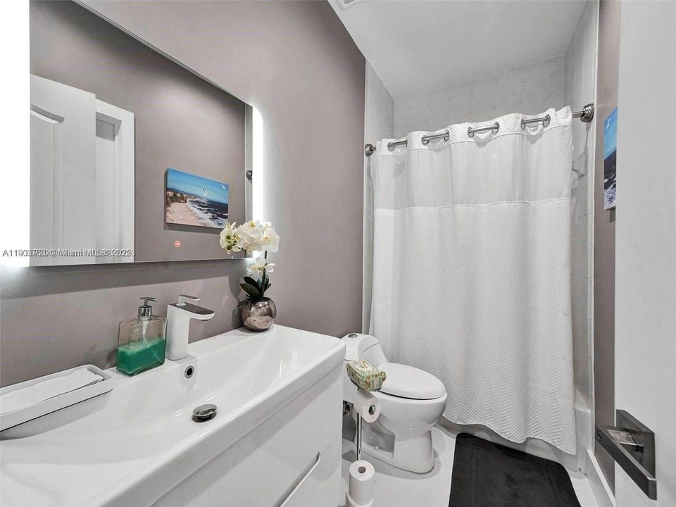 For Rent: $3,500 (3 beds, 3 baths, 1510 Square Feet)