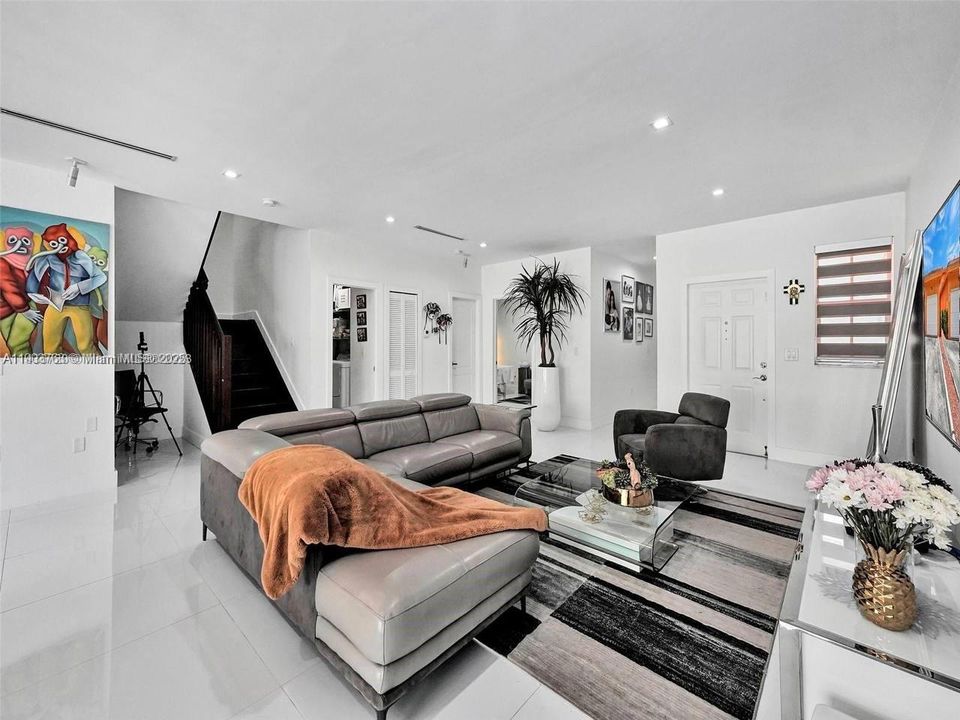 For Rent: $3,500 (3 beds, 3 baths, 1510 Square Feet)