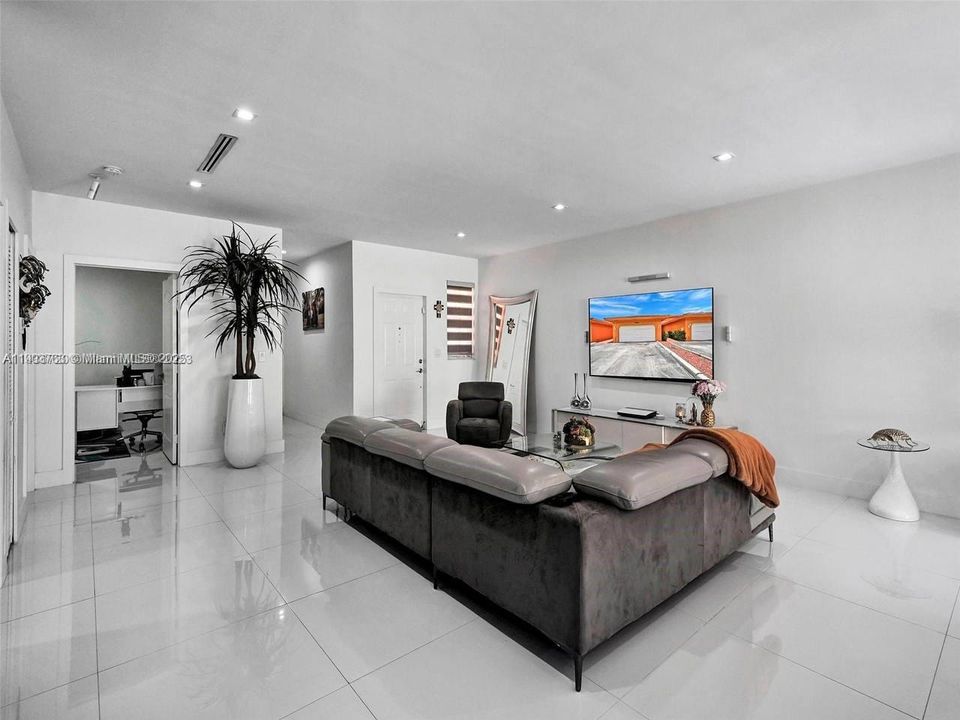 For Rent: $3,500 (3 beds, 3 baths, 1510 Square Feet)