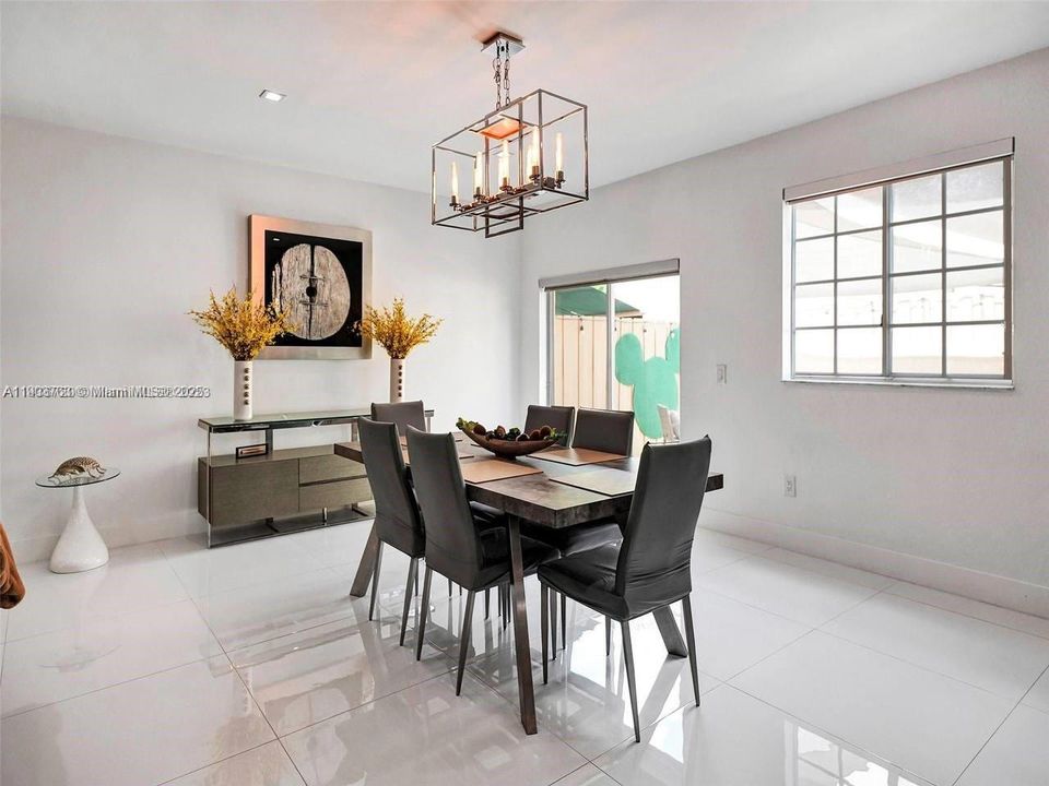 For Rent: $3,500 (3 beds, 3 baths, 1510 Square Feet)