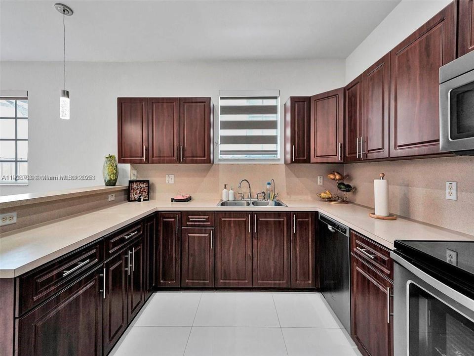 For Rent: $3,500 (3 beds, 3 baths, 1510 Square Feet)