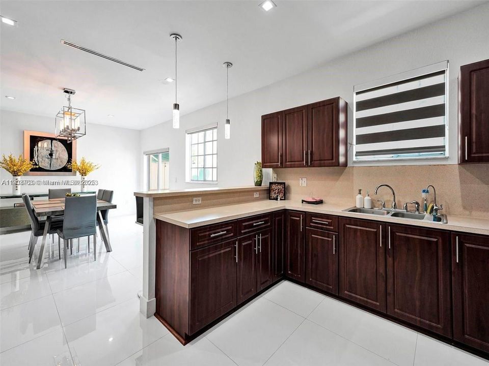 For Rent: $3,500 (3 beds, 3 baths, 1510 Square Feet)