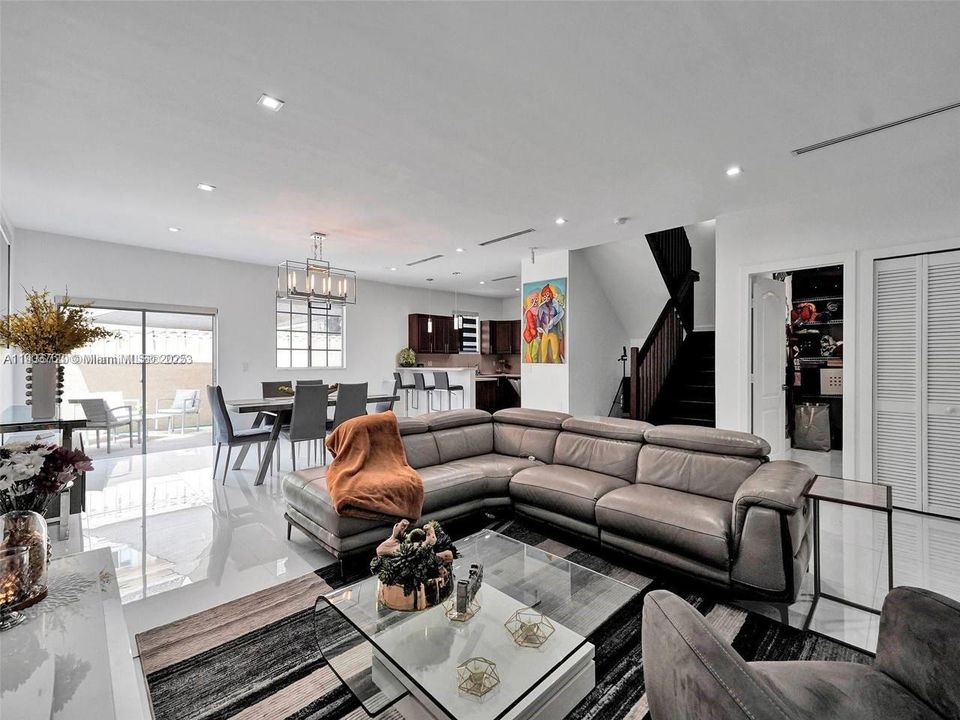 For Rent: $3,500 (3 beds, 3 baths, 1510 Square Feet)