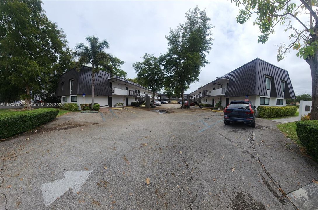 最近租的: $1,950 (2 贝兹, 1 浴室, 800 平方英尺)