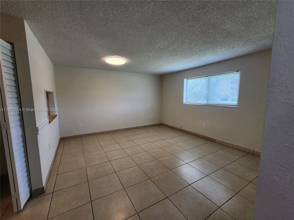 最近租的: $1,950 (2 贝兹, 1 浴室, 800 平方英尺)