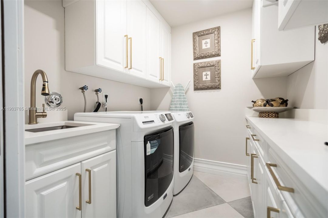 For Sale: $1,550,000 (3 beds, 3 baths, 2466 Square Feet)