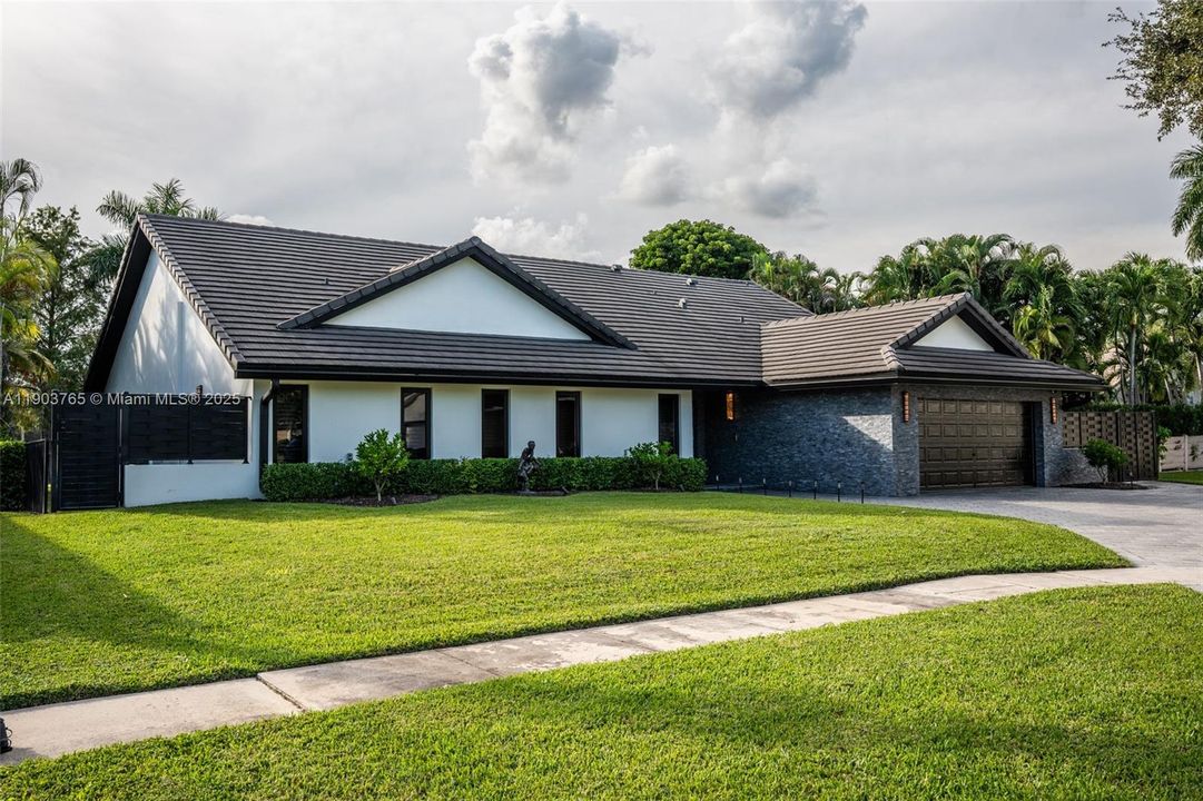 For Sale: $1,550,000 (3 beds, 3 baths, 2466 Square Feet)