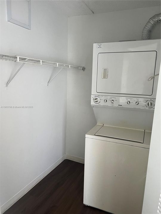 For Rent: $2,100 (2 beds, 2 baths, 1004 Square Feet)