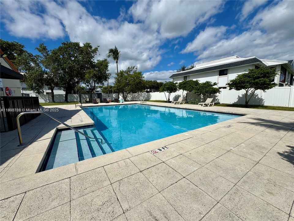 For Rent: $2,100 (2 beds, 2 baths, 1004 Square Feet)