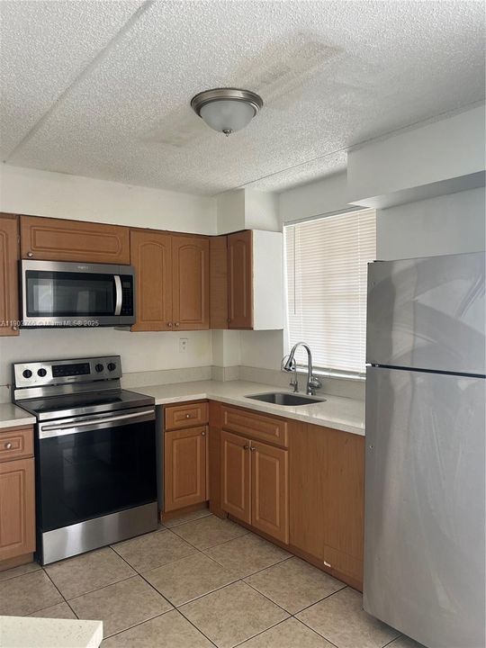 For Rent: $2,100 (2 beds, 2 baths, 1004 Square Feet)
