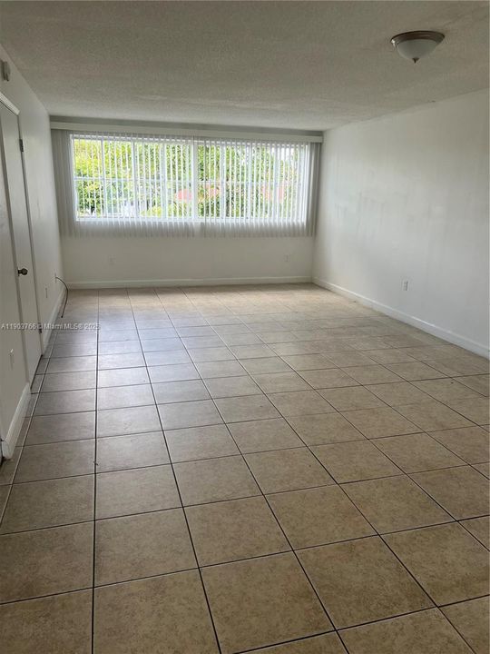 For Rent: $2,100 (2 beds, 2 baths, 1004 Square Feet)
