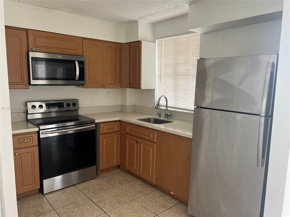 For Rent: $2,100 (2 beds, 2 baths, 1004 Square Feet)