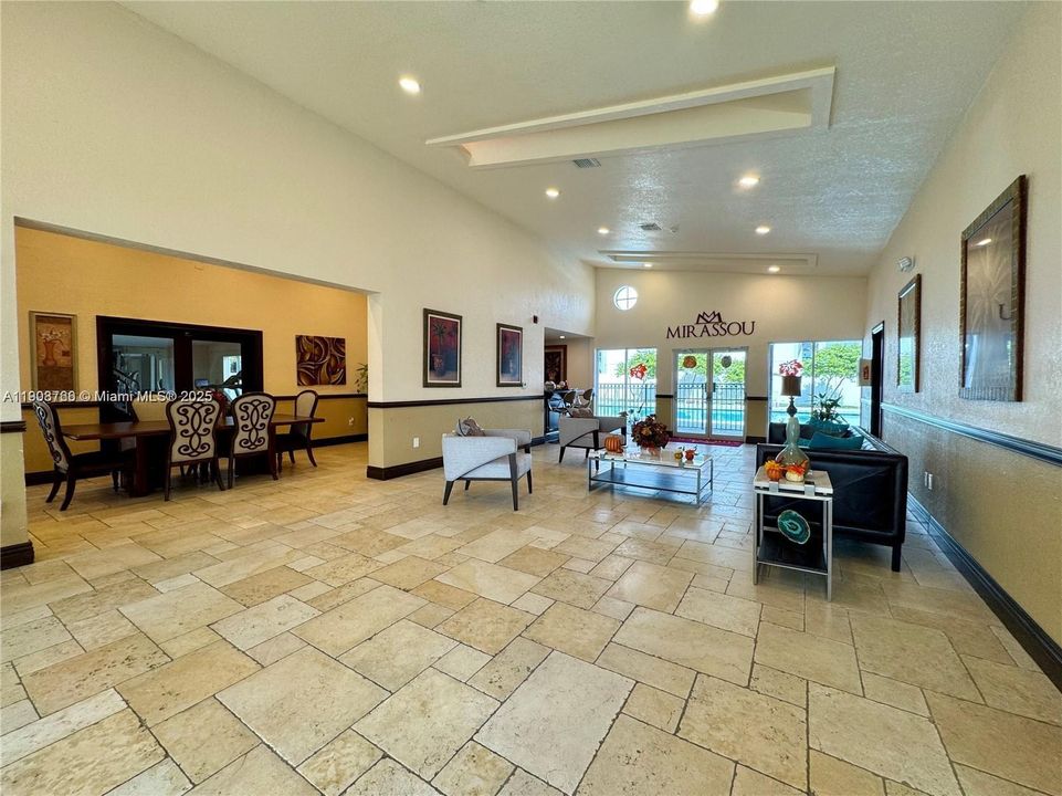 For Rent: $2,100 (2 beds, 2 baths, 1004 Square Feet)