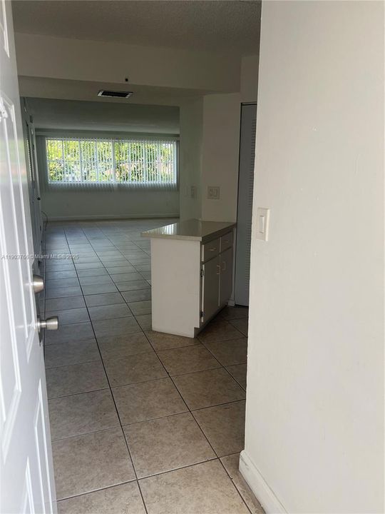 For Rent: $2,100 (2 beds, 2 baths, 1004 Square Feet)