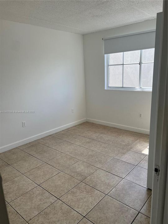 For Rent: $2,100 (2 beds, 2 baths, 1004 Square Feet)
