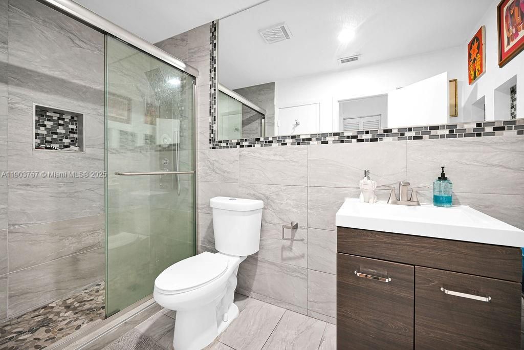 En Venta: $399,000 (3 camas, 2 baños, 1245 Pies cuadrados)