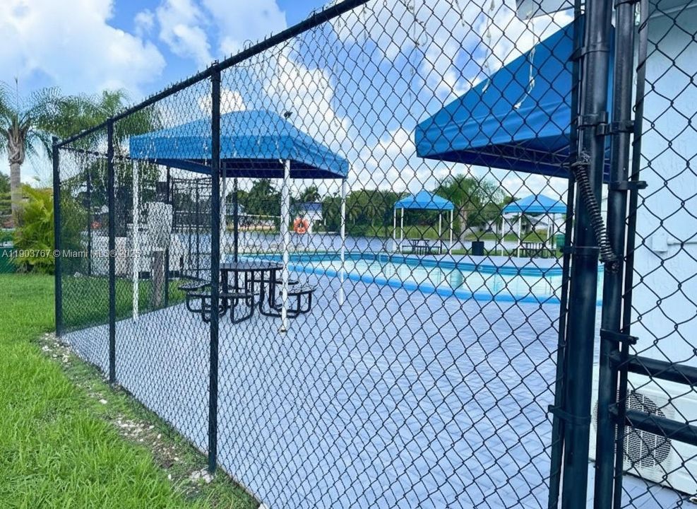 En Venta: $399,000 (3 camas, 2 baños, 1245 Pies cuadrados)