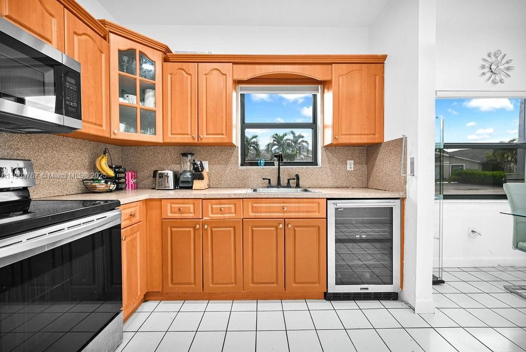 En Venta: $399,000 (3 camas, 2 baños, 1245 Pies cuadrados)