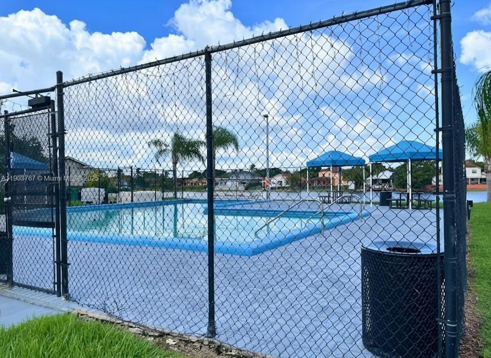 En Venta: $399,000 (3 camas, 2 baños, 1245 Pies cuadrados)