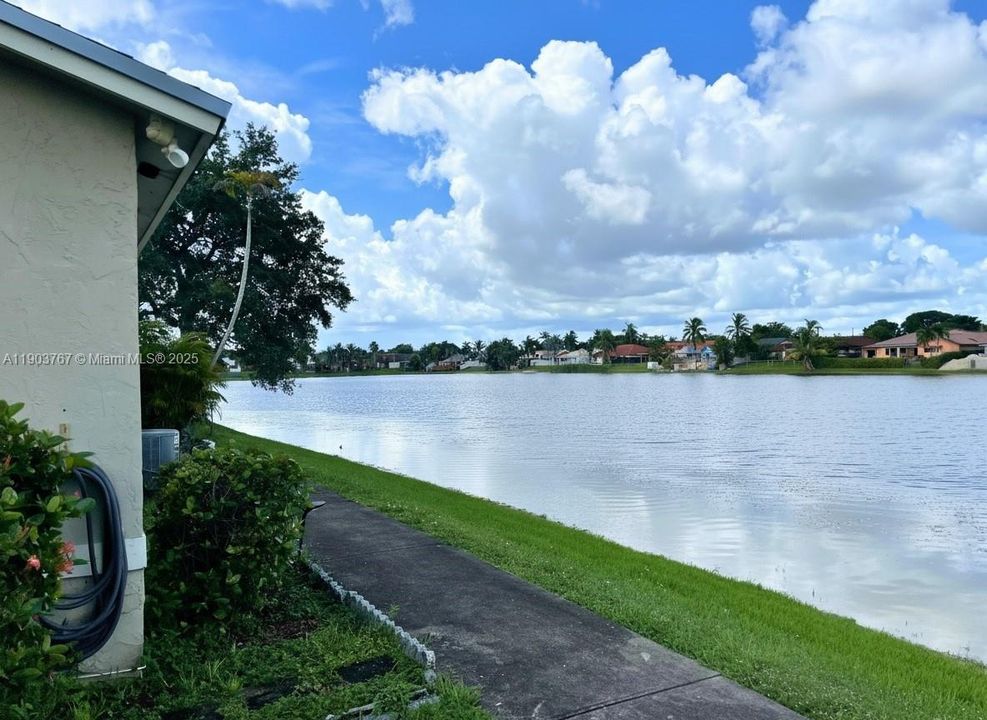 En Venta: $399,000 (3 camas, 2 baños, 1245 Pies cuadrados)