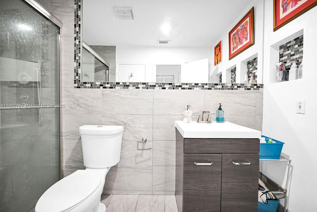 En Venta: $399,000 (3 camas, 2 baños, 1245 Pies cuadrados)