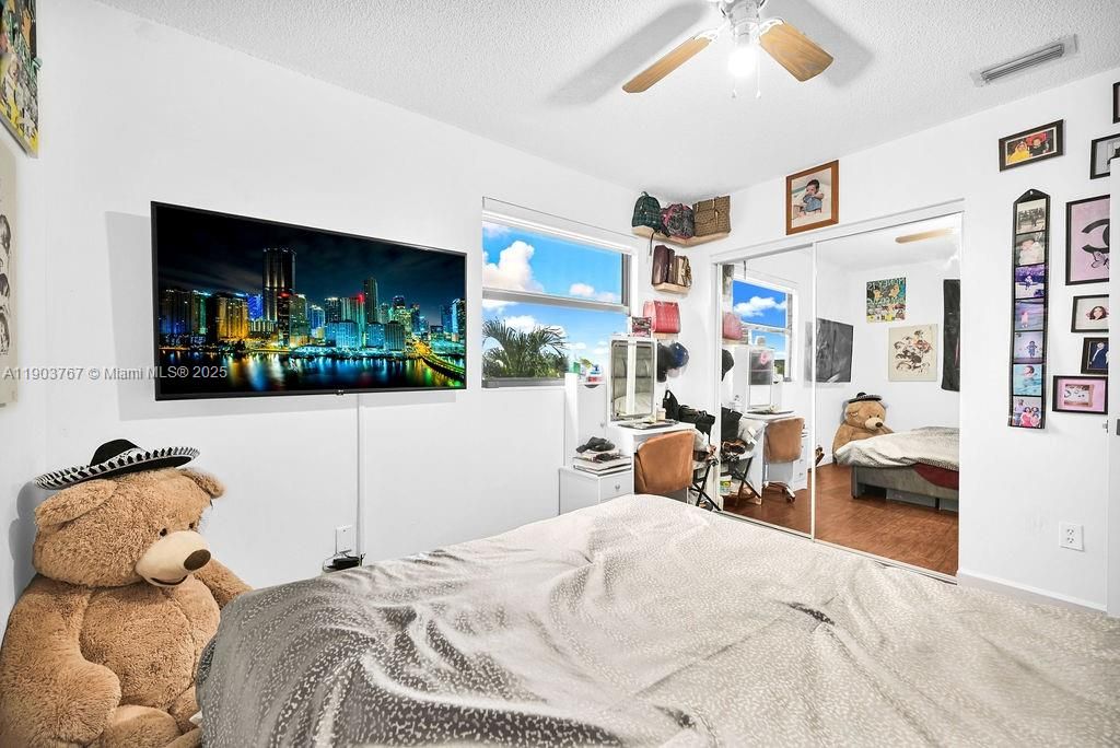 En Venta: $399,000 (3 camas, 2 baños, 1245 Pies cuadrados)