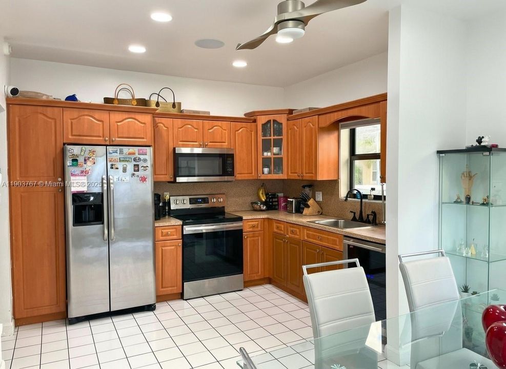 En Venta: $399,000 (3 camas, 2 baños, 1245 Pies cuadrados)