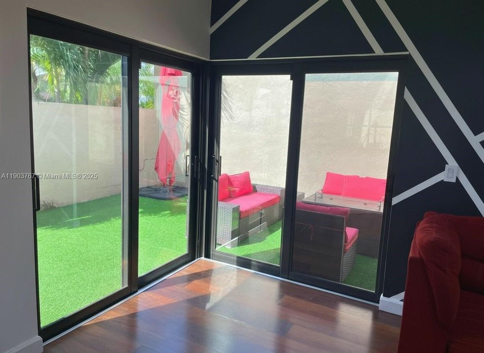 En Venta: $399,000 (3 camas, 2 baños, 1245 Pies cuadrados)