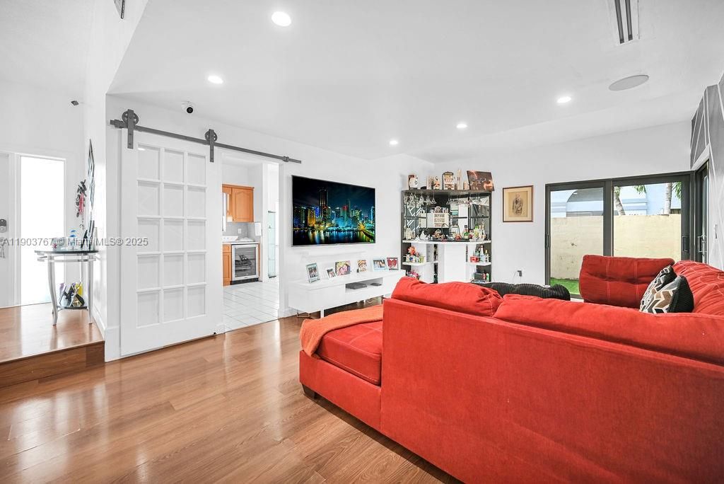 En Venta: $399,000 (3 camas, 2 baños, 1245 Pies cuadrados)