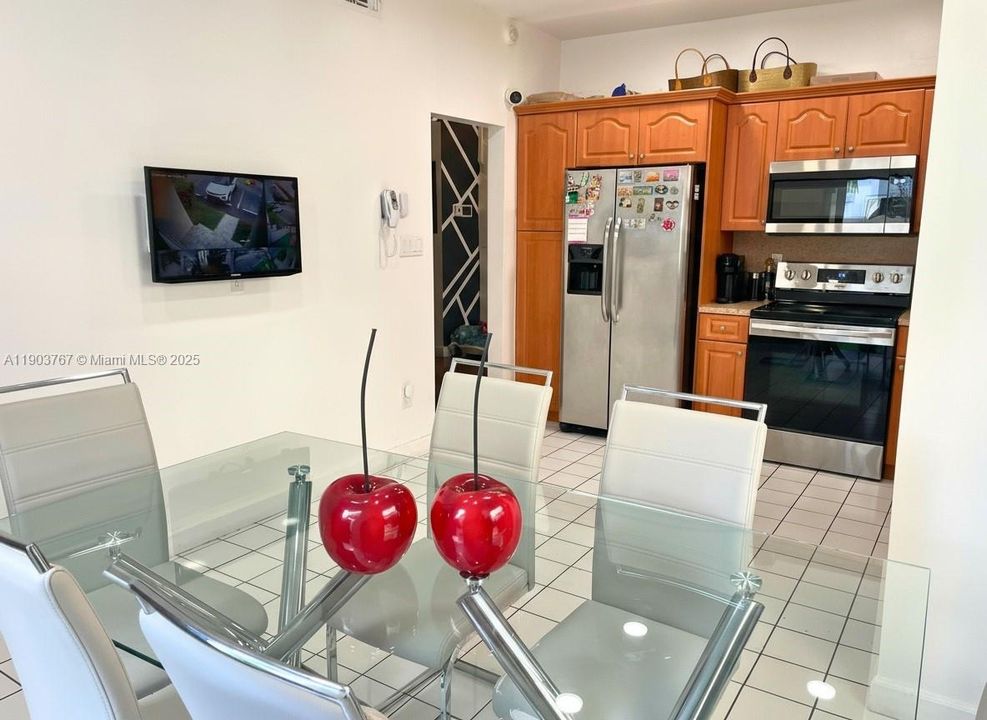 En Venta: $399,000 (3 camas, 2 baños, 1245 Pies cuadrados)