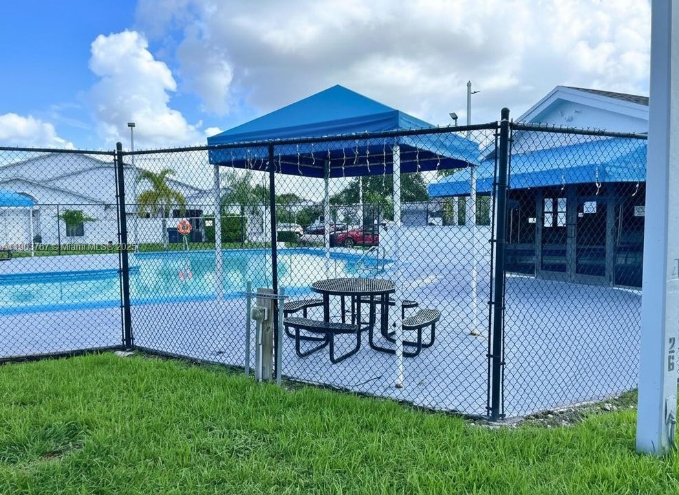 En Venta: $399,000 (3 camas, 2 baños, 1245 Pies cuadrados)