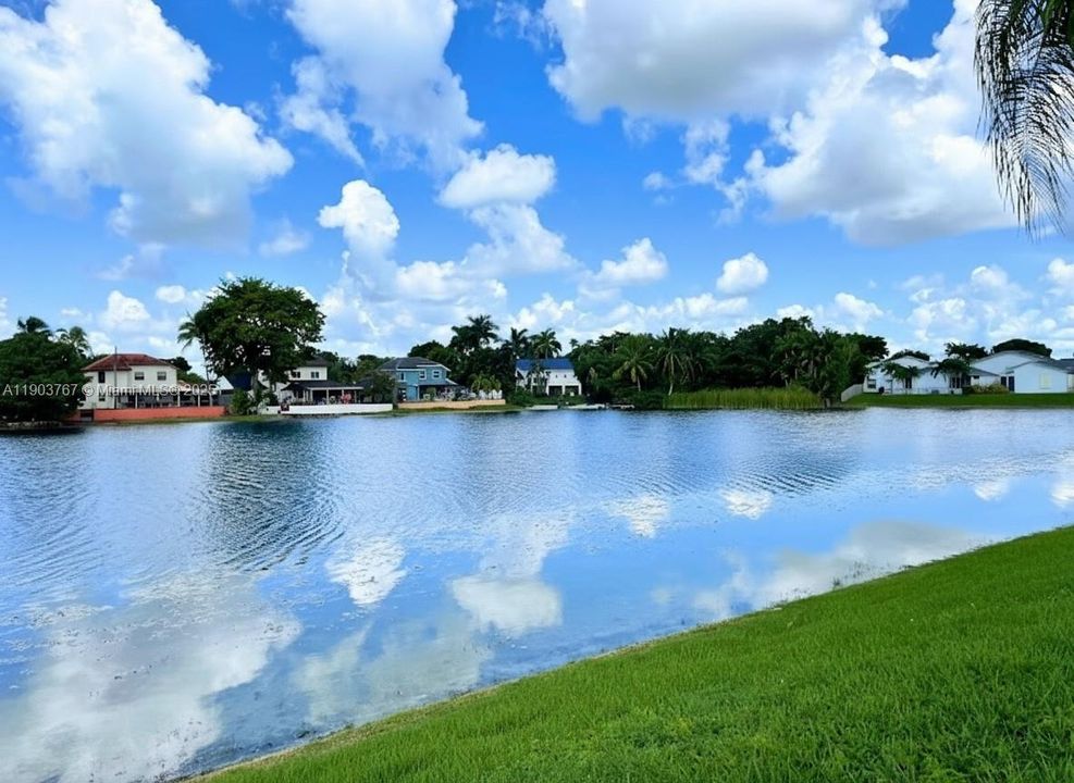 En Venta: $399,000 (3 camas, 2 baños, 1245 Pies cuadrados)