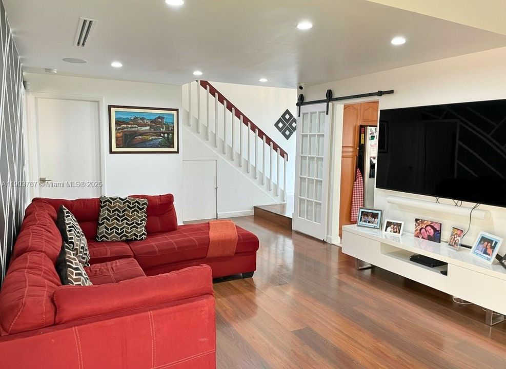 En Venta: $399,000 (3 camas, 2 baños, 1245 Pies cuadrados)