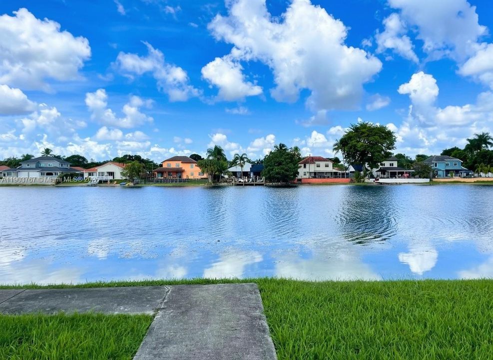 En Venta: $399,000 (3 camas, 2 baños, 1245 Pies cuadrados)